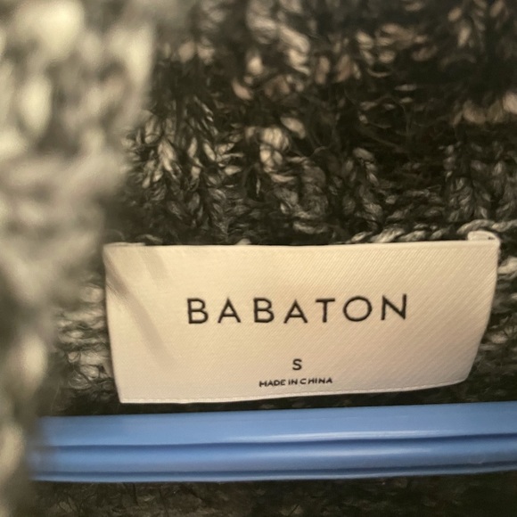 Babaton Wool Blend Turtle Neck Grey/Back in Size S - Picture 3 of 3